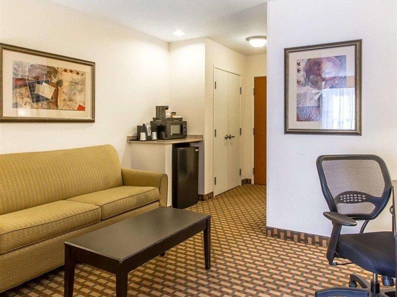 Comfort Inn & Suites Shawnee North Near I-40 Bagian luar foto