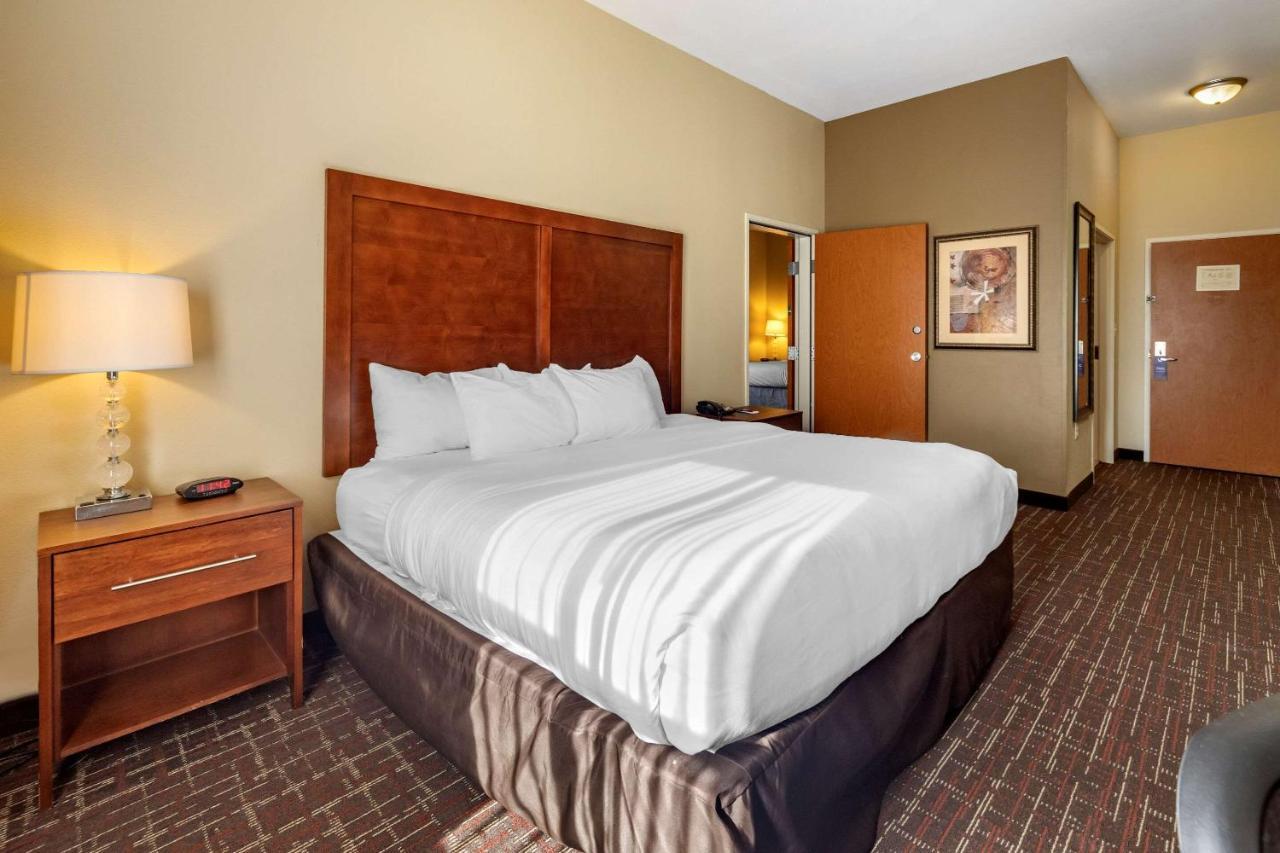 Comfort Inn & Suites Shawnee North Near I-40 Bagian luar foto