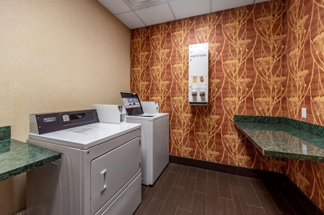 Comfort Inn & Suites Shawnee North Near I-40 Bagian luar foto