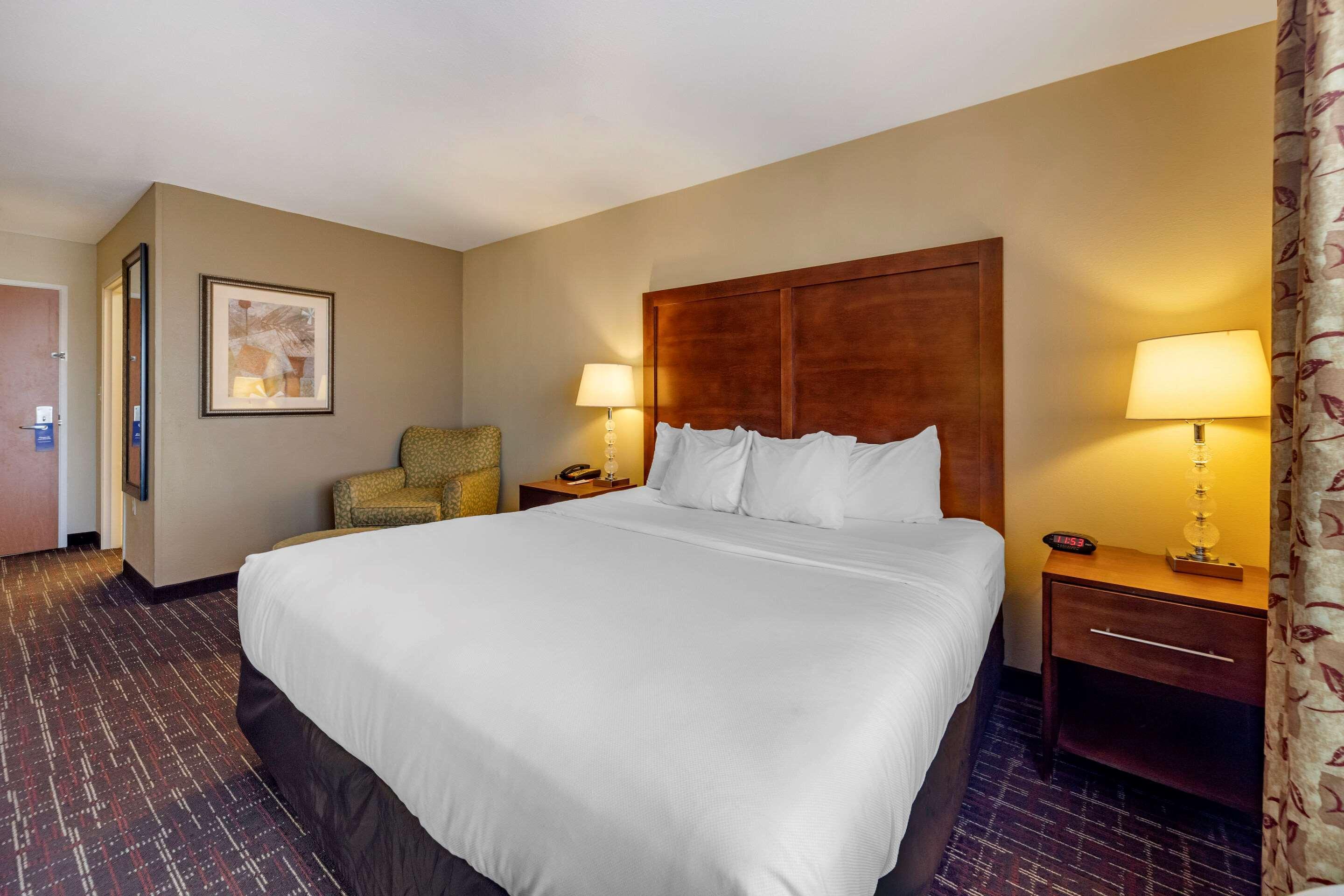 Comfort Inn & Suites Shawnee North Near I-40 Bagian luar foto
