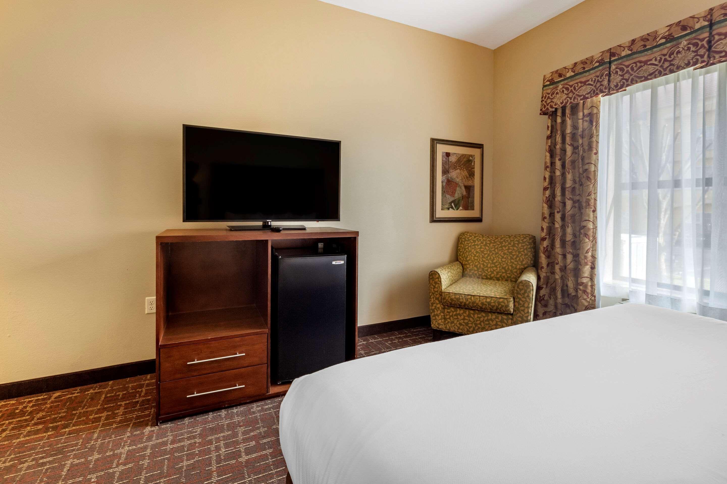 Comfort Inn & Suites Shawnee North Near I-40 Bagian luar foto