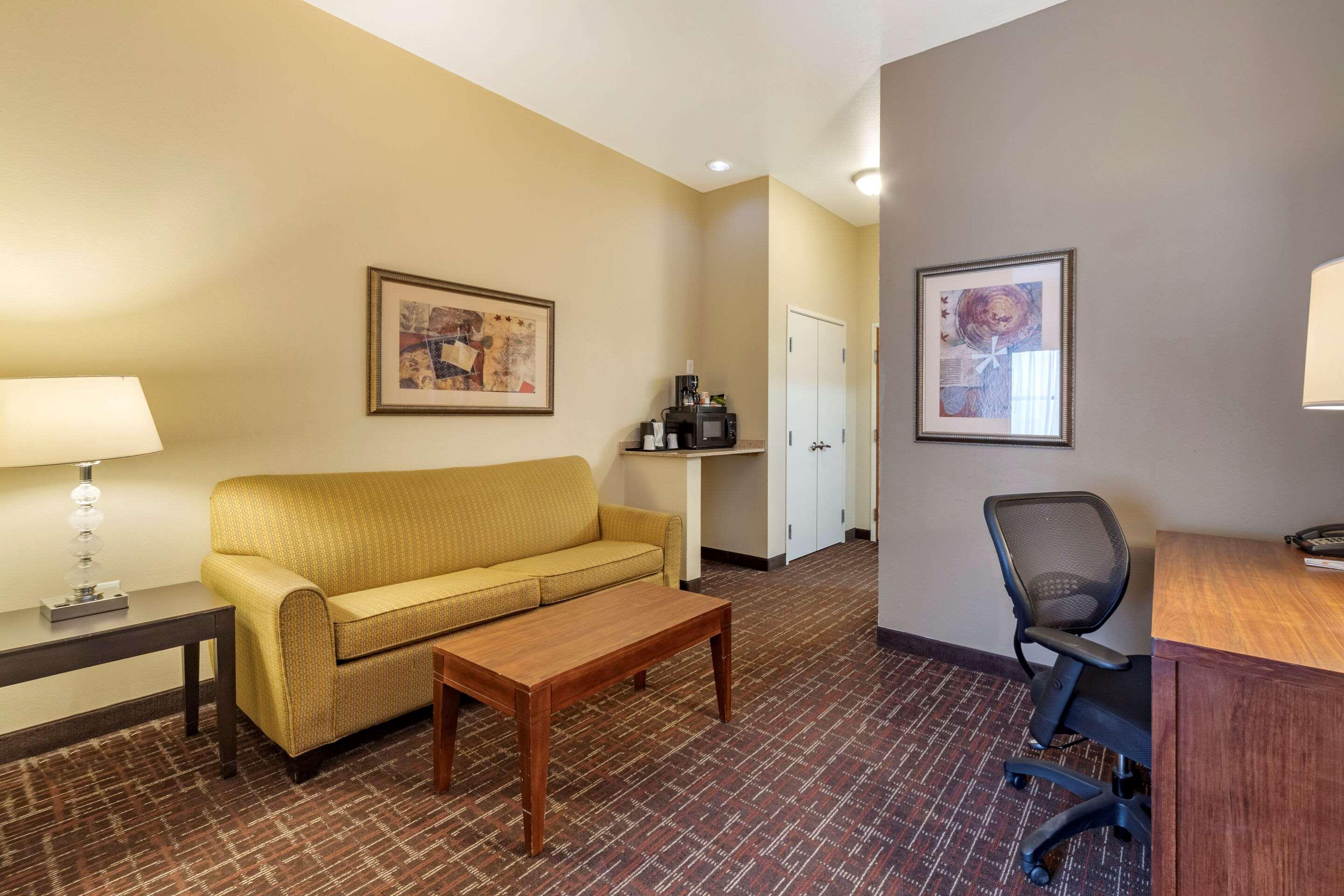 Comfort Inn & Suites Shawnee North Near I-40 Bagian luar foto