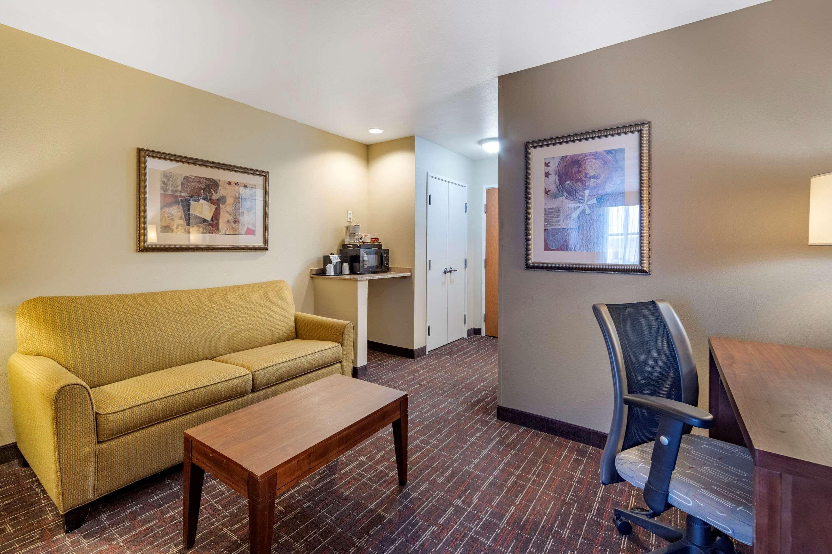 Comfort Inn & Suites Shawnee North Near I-40 Bagian luar foto