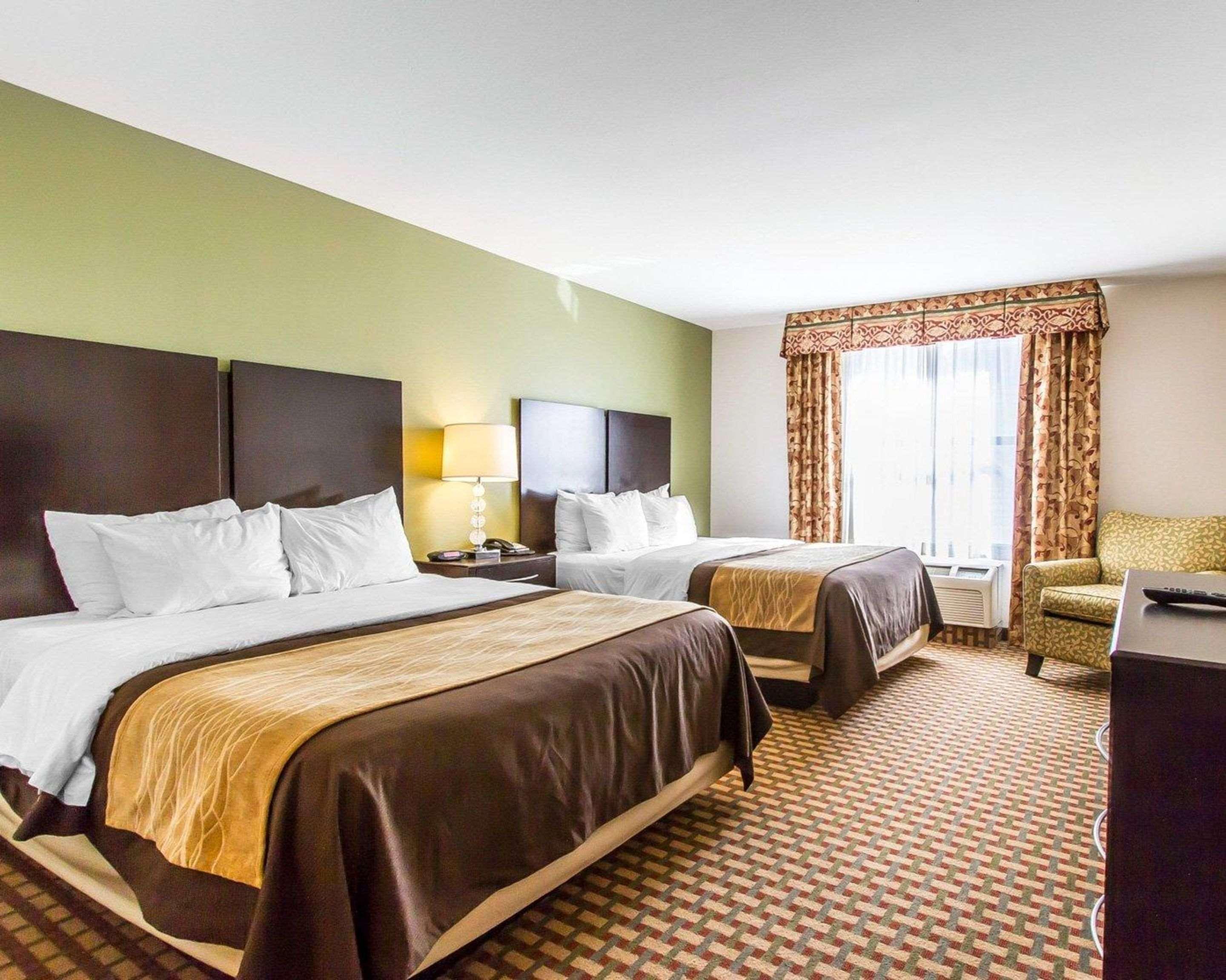 Comfort Inn & Suites Shawnee North Near I-40 Bagian luar foto