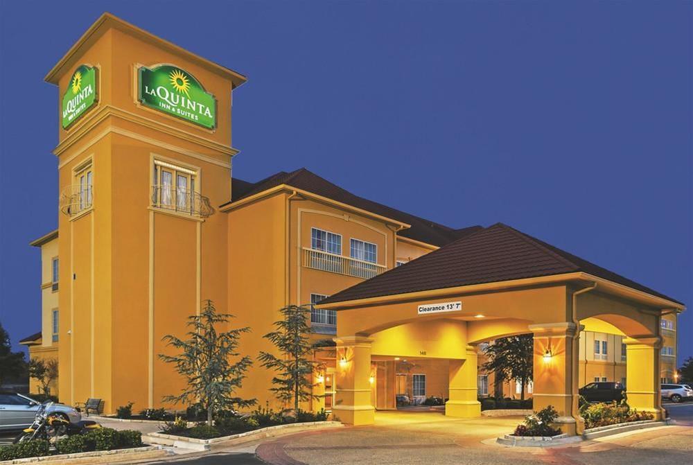 Comfort Inn & Suites Shawnee North Near I-40 Bagian luar foto