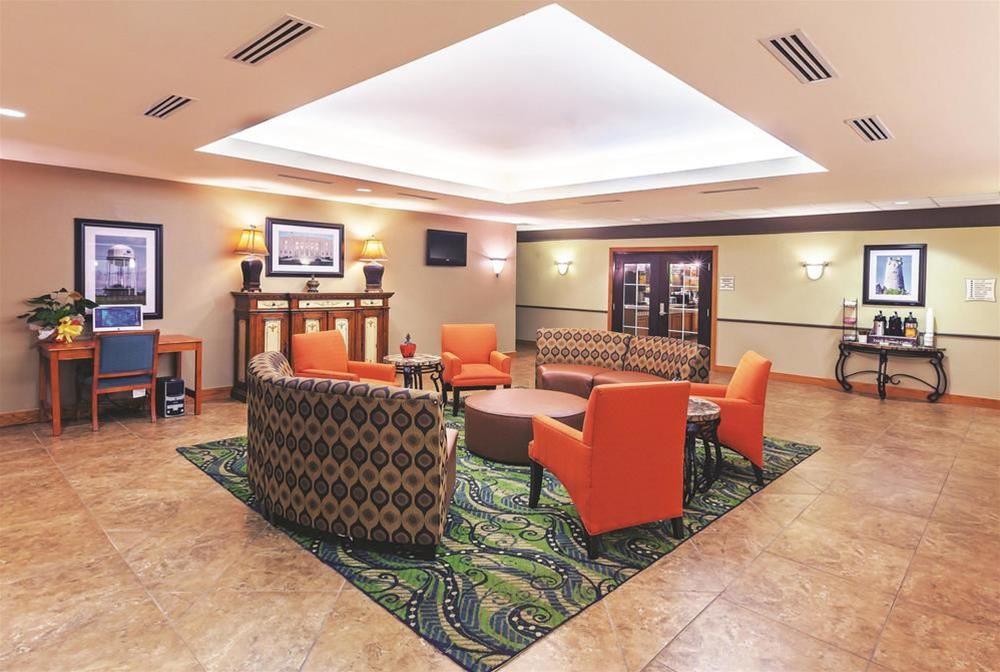 Comfort Inn & Suites Shawnee North Near I-40 Bagian luar foto