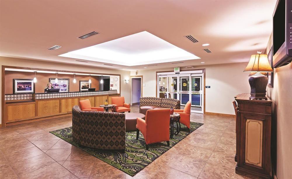 Comfort Inn & Suites Shawnee North Near I-40 Bagian luar foto