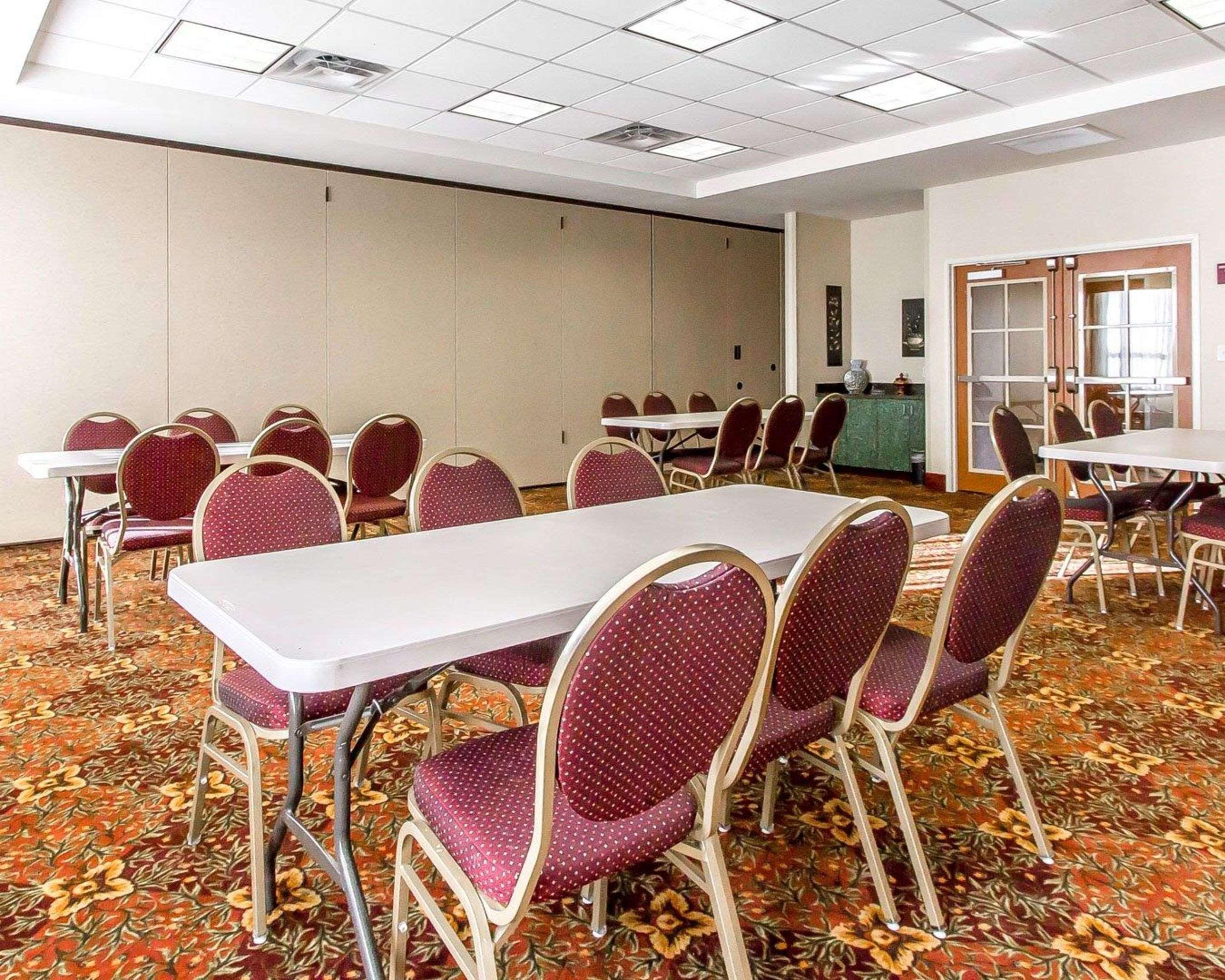 Comfort Inn & Suites Shawnee North Near I-40 Bagian luar foto