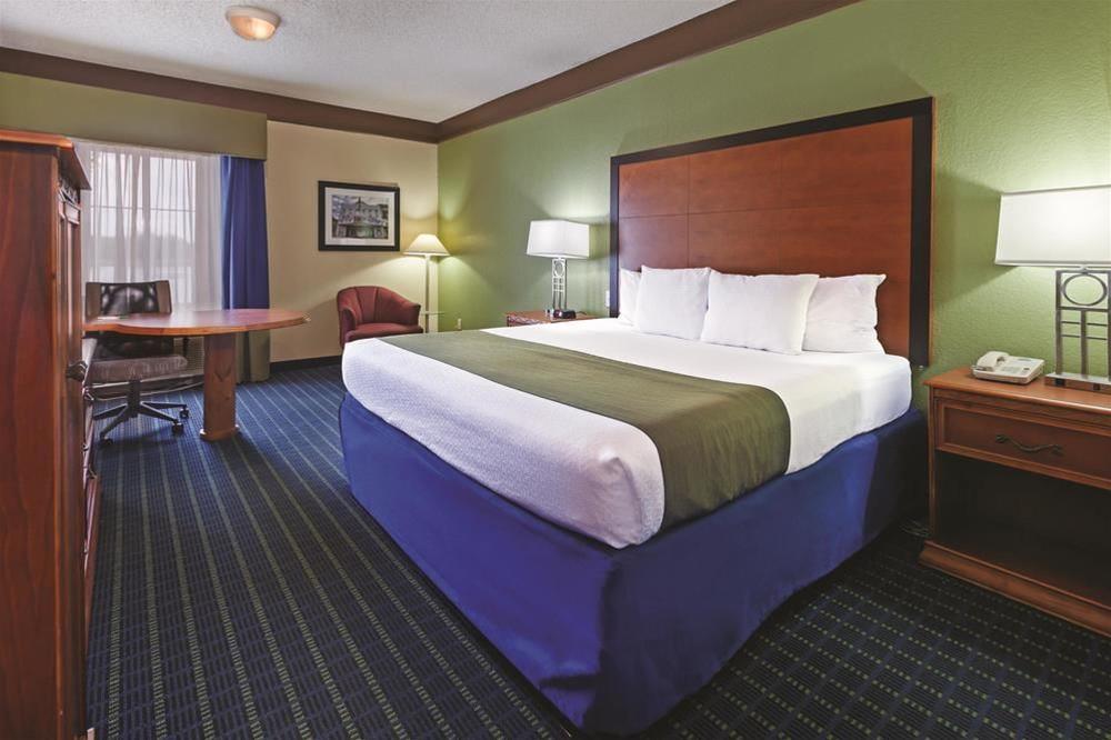 Comfort Inn & Suites Shawnee North Near I-40 Bagian luar foto