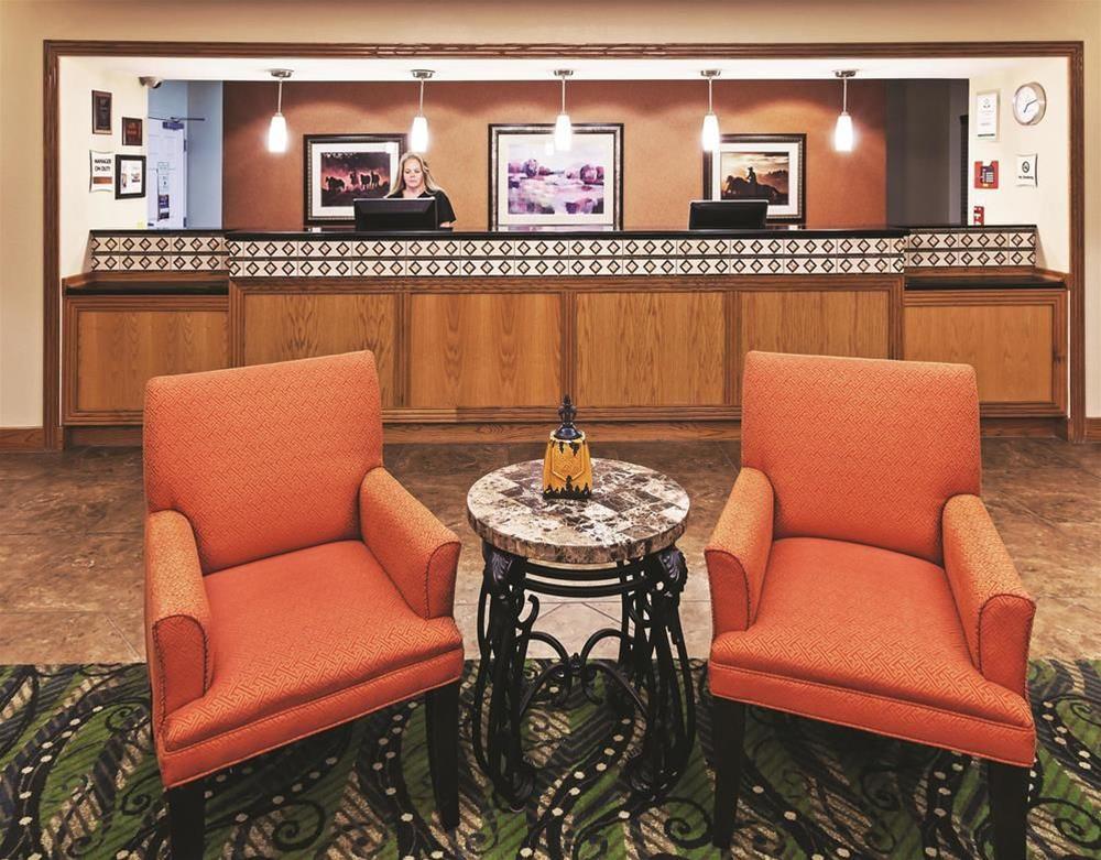 Comfort Inn & Suites Shawnee North Near I-40 Bagian luar foto