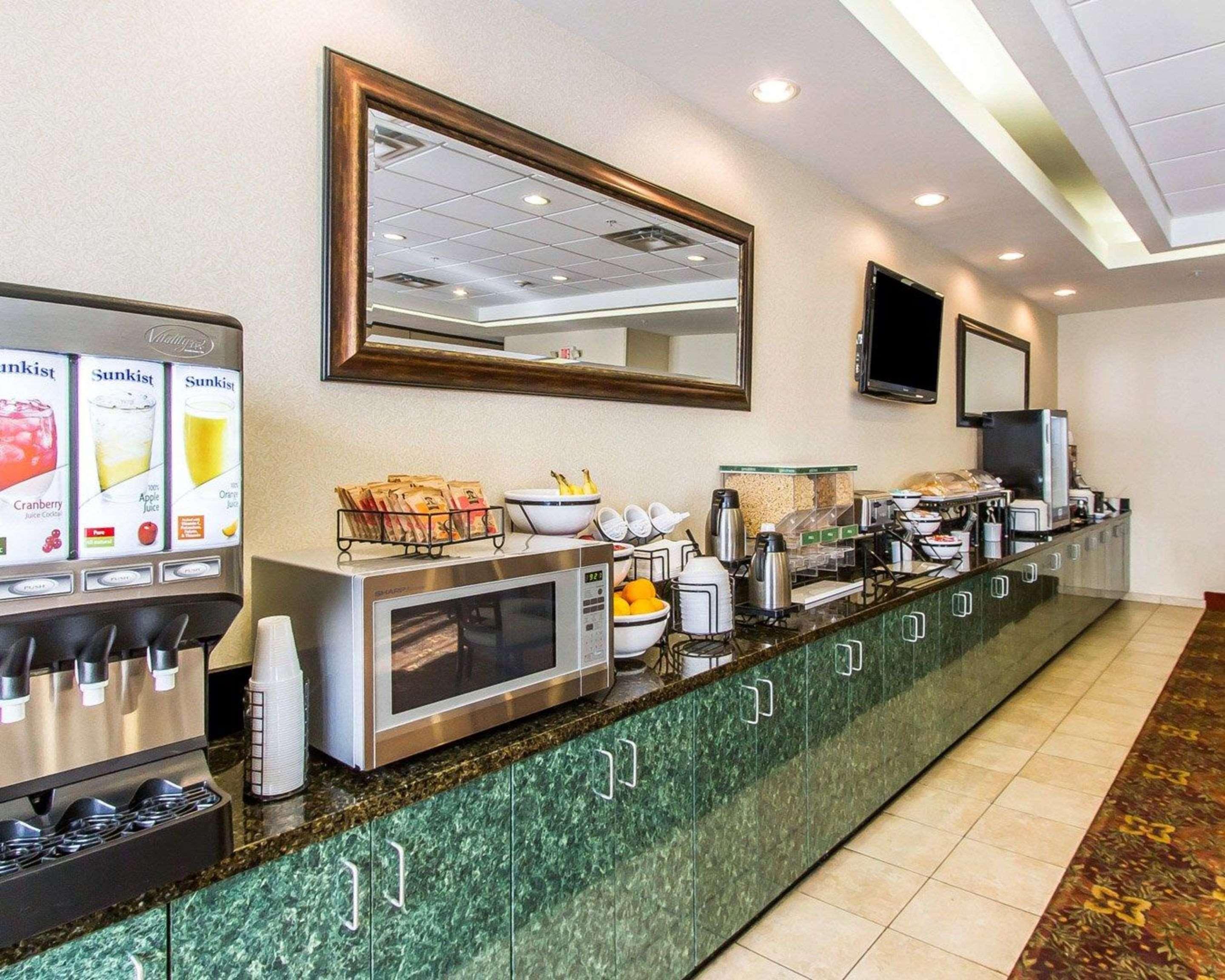 Comfort Inn & Suites Shawnee North Near I-40 Bagian luar foto
