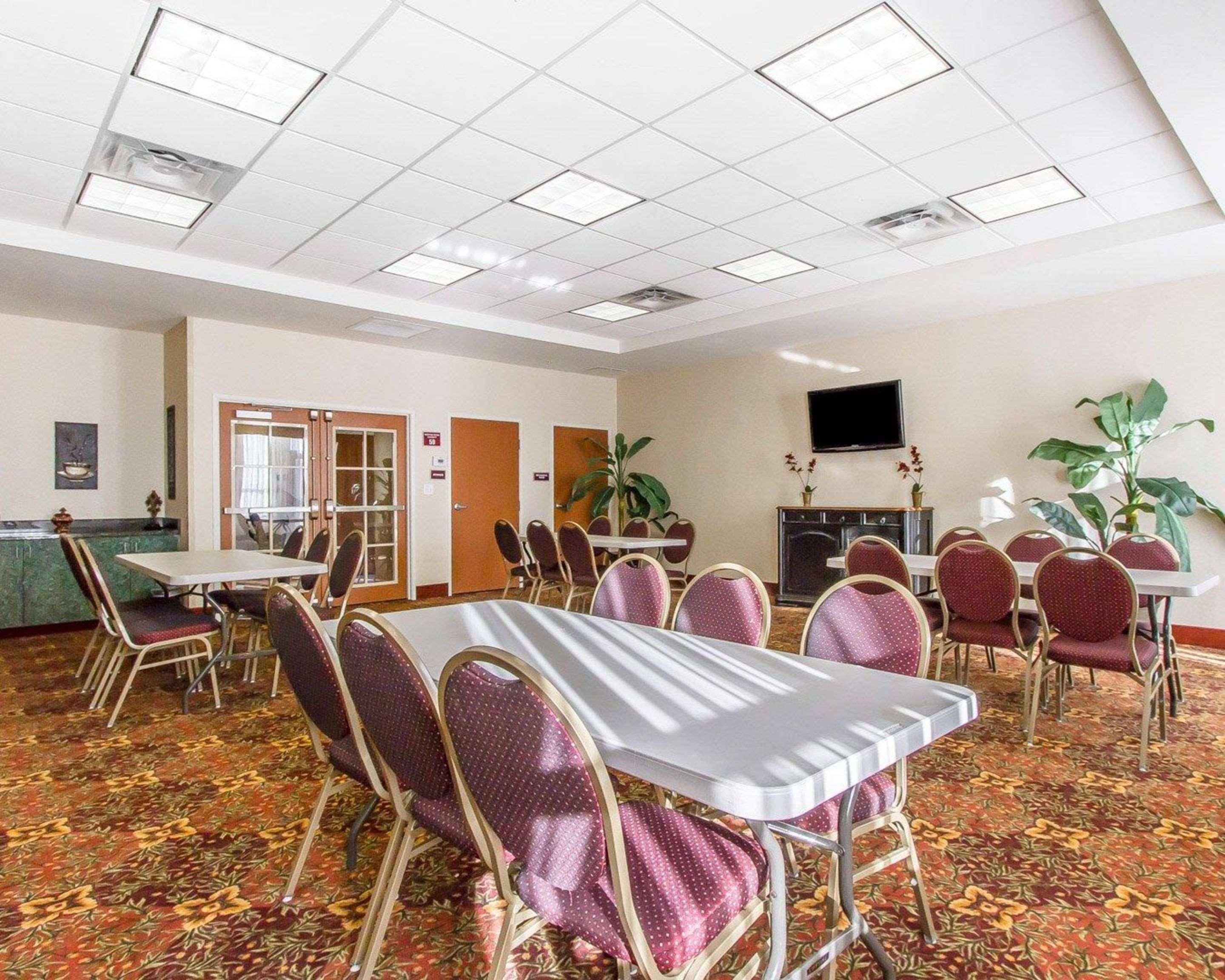 Comfort Inn & Suites Shawnee North Near I-40 Bagian luar foto