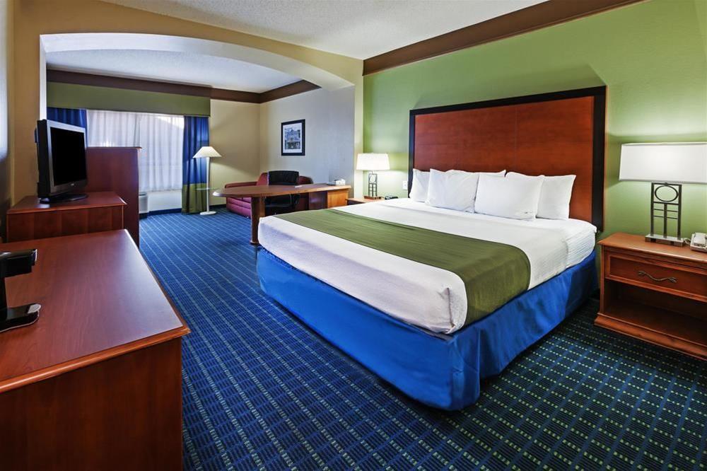 Comfort Inn & Suites Shawnee North Near I-40 Bagian luar foto