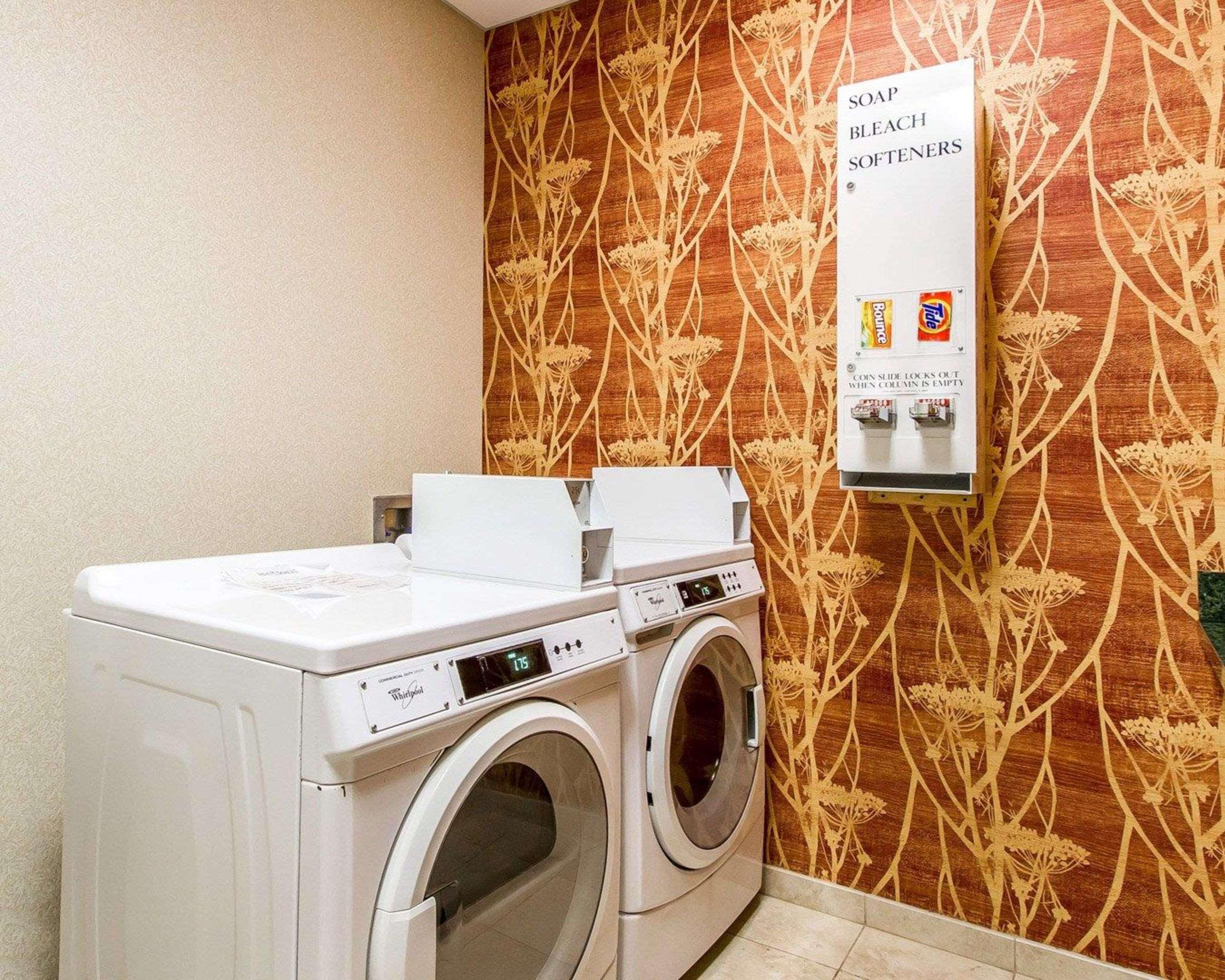 Comfort Inn & Suites Shawnee North Near I-40 Bagian luar foto