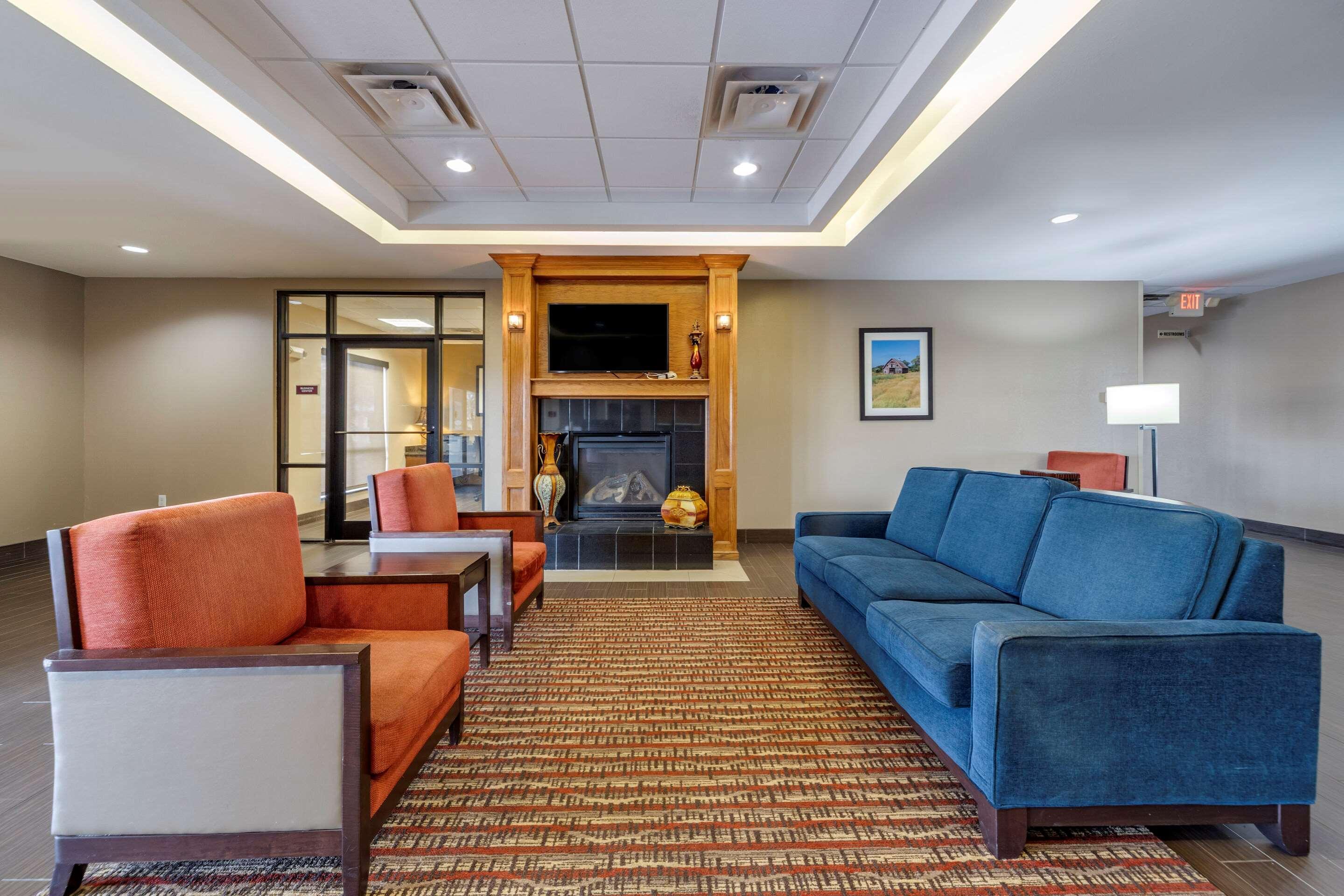 Comfort Inn & Suites Shawnee North Near I-40 Bagian luar foto