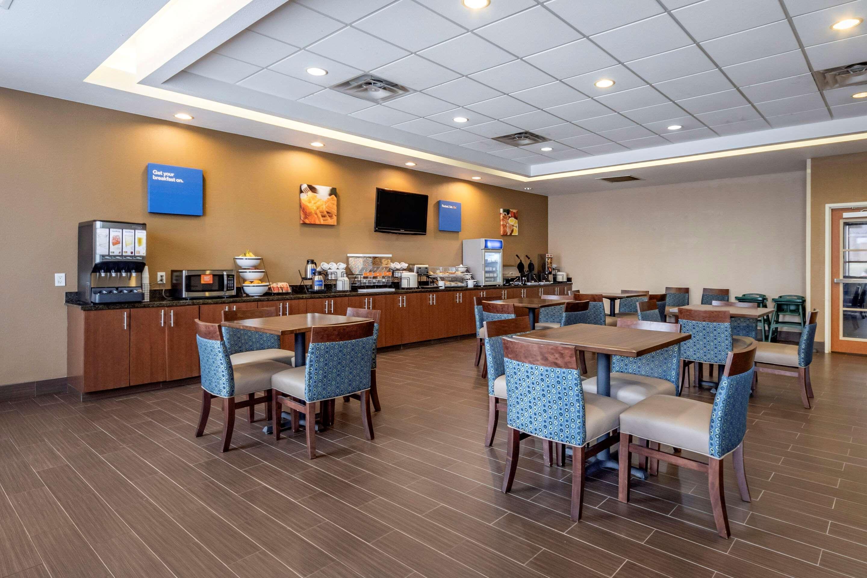 Comfort Inn & Suites Shawnee North Near I-40 Bagian luar foto