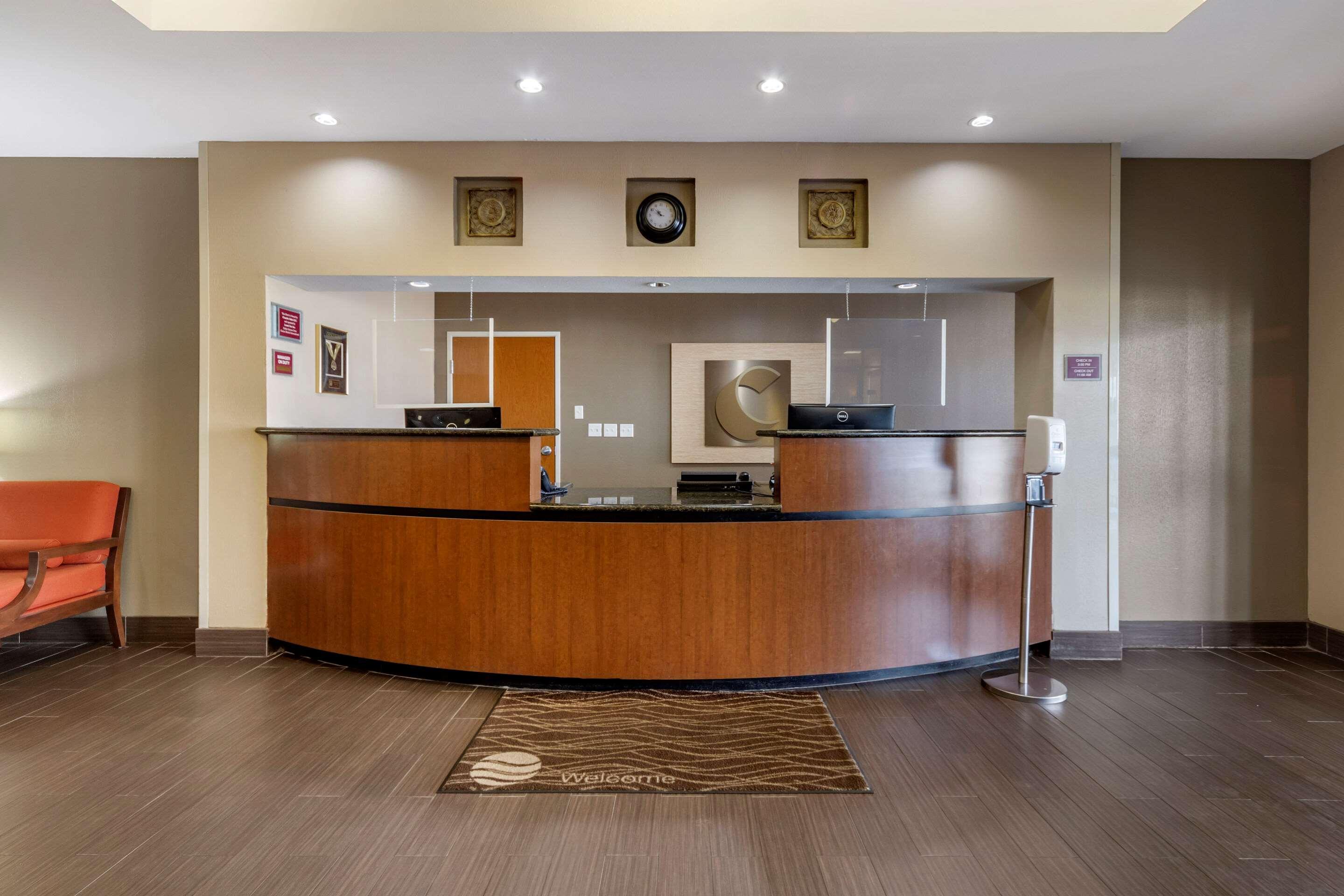 Comfort Inn & Suites Shawnee North Near I-40 Bagian luar foto