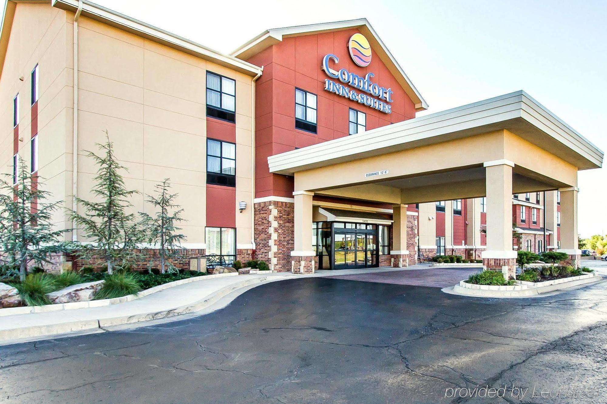 Comfort Inn & Suites Shawnee North Near I-40 Bagian luar foto
